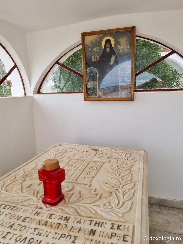 Mormântul Sfântului Cuvios Pahomie din Chios - Pași de pelerin la Mănăstirea „Sfinților Părinți” din Insula Chios, Grecia