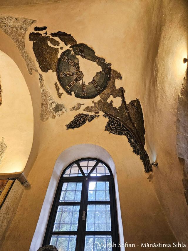 Frumusețea mozaicurilor bizantine de la Mănăstirea Nea Moni din Chios / Foto: Monah Sofian - Mănăstirea Sihla Frumusețea mozaicurilor bizantine de la Mănăstirea Nea Moni din Chios / Foto: Magda Buftea