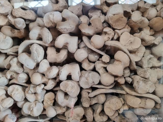 Osuarul de la Mănăstirea „Sfântul Mare Mucenic Mina” din Chios