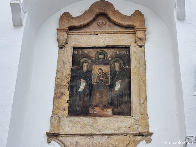 Sfinții Cuvioși Nichita, Ioan și Iosif din Chios - Peștera în care s-au nevoit Sfinții Cuvioși Nichita, Ioan și Iosif din Chios