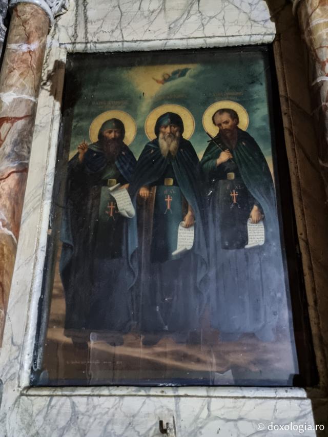 Sfinții Cuvioși Nichita, Ioan și Iosif din Chios - Peștera în care s-au nevoit Sfinții Cuvioși Nichita, Ioan și Iosif din Chios
