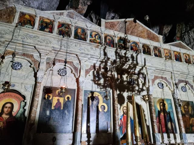 Peștera în care s-au nevoit Sfinții Cuvioși Nichita, Ioan și Iosif din Chios
