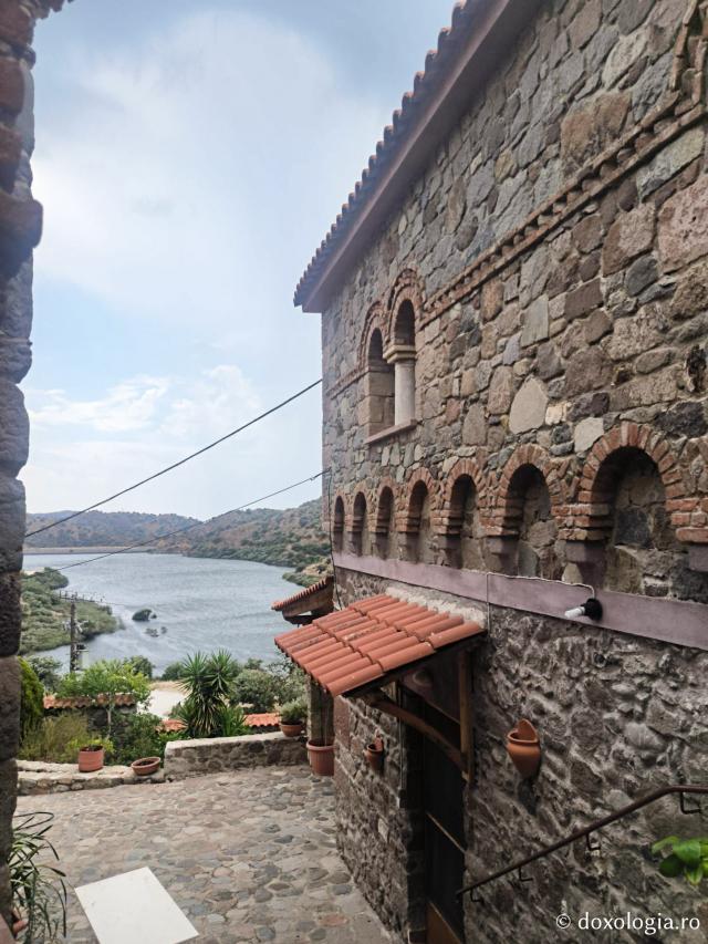 Pași de pelerin la Mănăstirea Pithariu din Lesvos