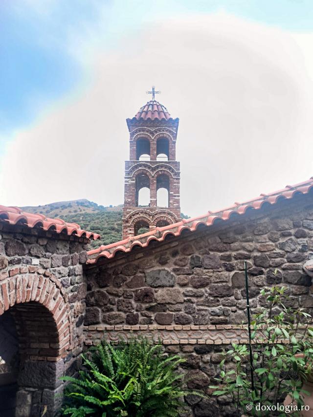 Pași de pelerin la Mănăstirea Pithariu din Lesvos