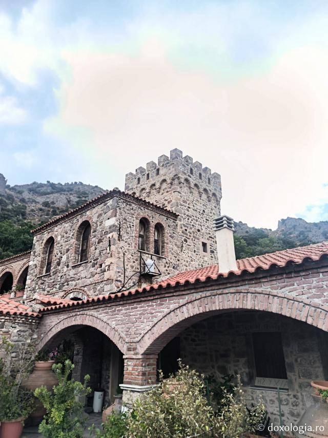 Pași de pelerin la Mănăstirea Pithariu din Lesvos