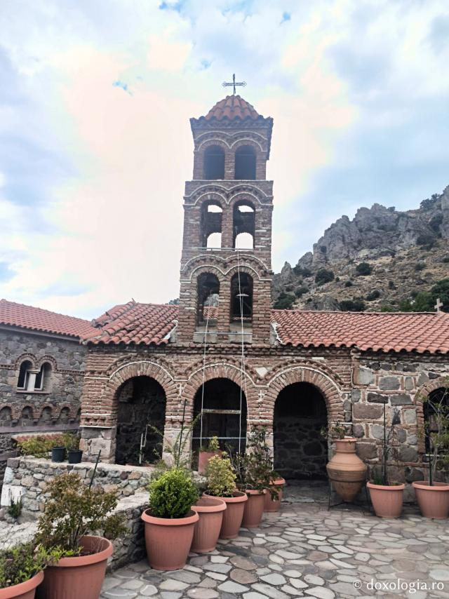 Pași de pelerin la Mănăstirea Pithariu din Lesvos