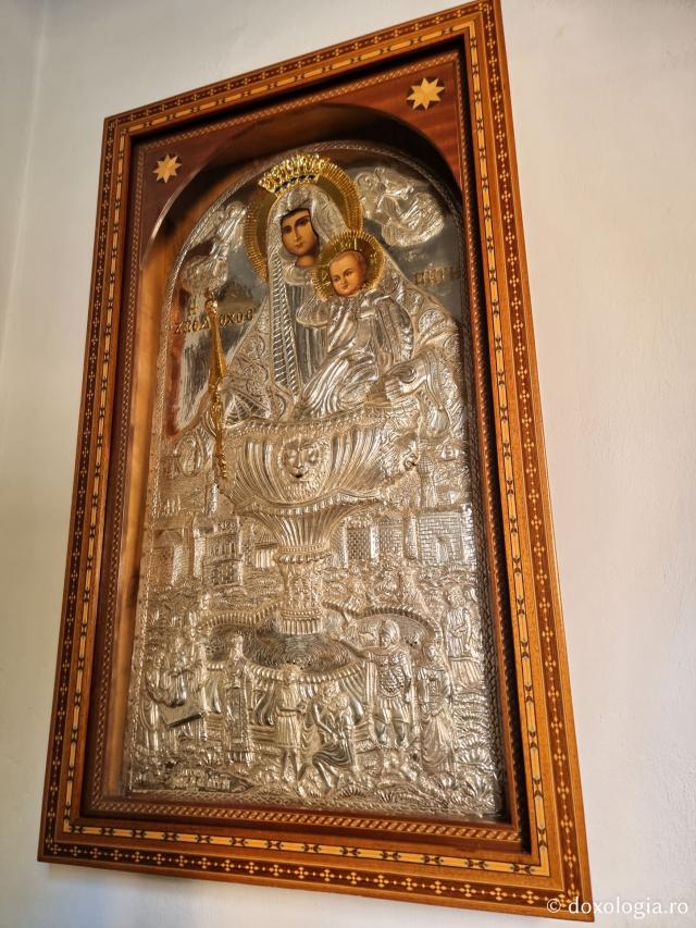 Maica Domnului - Paraclisul Bunei Vestiri de la Mănăstirea Sfântului Efrem cel Nou din Nea Makri