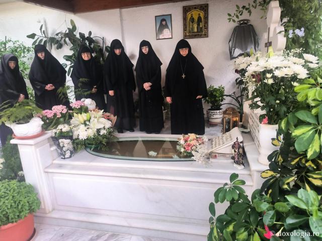Parastas pentru Stareța Evghenia Klidara, ctitor al Mănăstirii „Sfântul Rafail” din Lesvos
