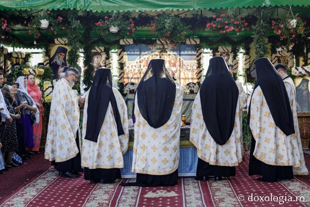 (Foto) Prohodul Maicii Domnului la Mănăstirea Văratec