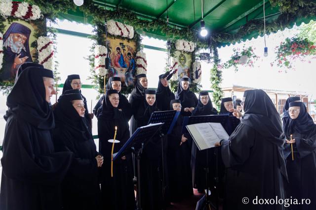(Foto) Prohodul Maicii Domnului la Mănăstirea Văratec