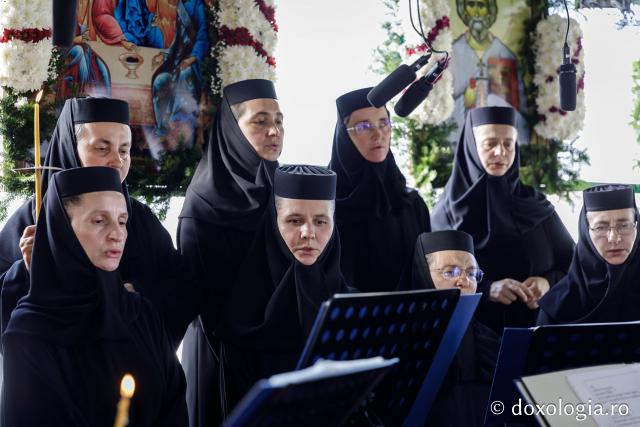 (Foto) Prohodul Maicii Domnului la Mănăstirea Văratec
