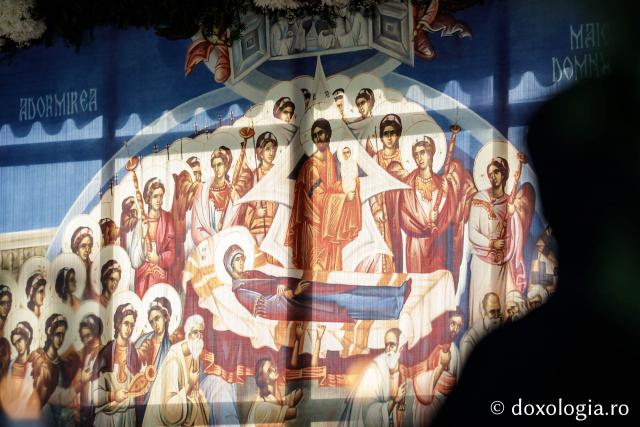 (Foto) Prohodul Maicii Domnului la Mănăstirea Văratec