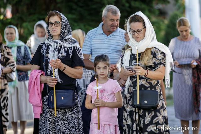 (Foto) Prohodul Maicii Domnului la Mănăstirea Văratec