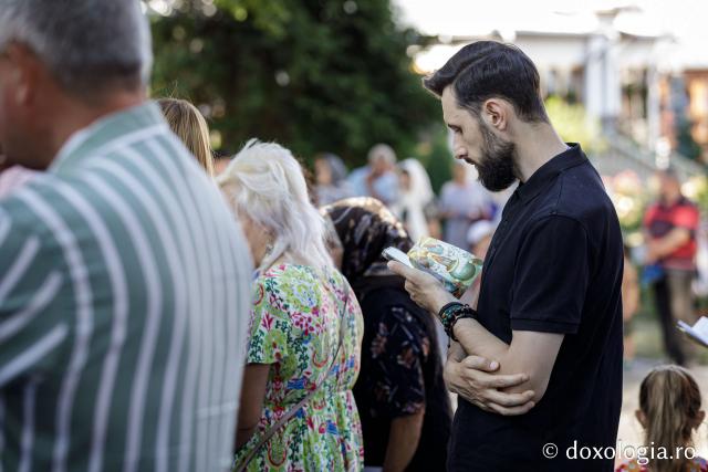 (Foto) Prohodul Maicii Domnului la Mănăstirea Văratec