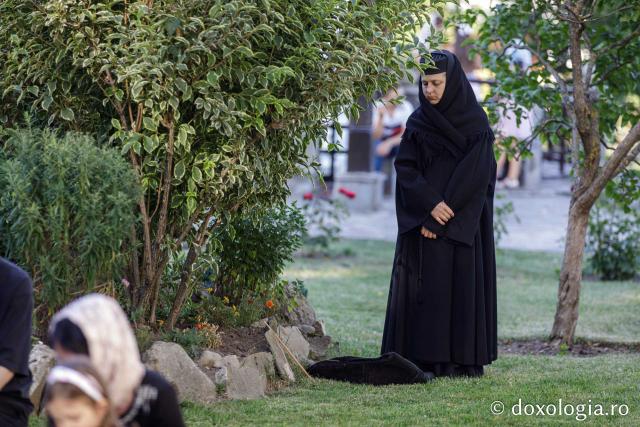 (Foto) Prohodul Maicii Domnului la Mănăstirea Văratec