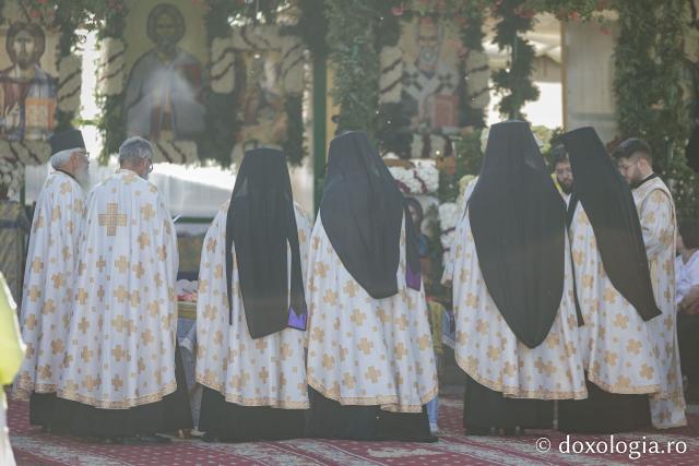 (Foto) Prohodul Maicii Domnului la Mănăstirea Văratec