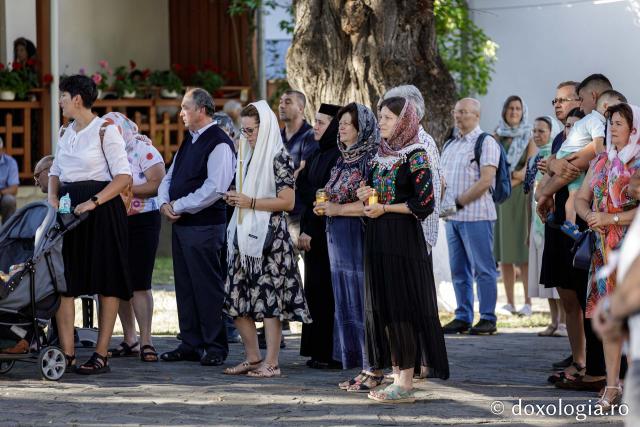 (Foto) Prohodul Maicii Domnului la Mănăstirea Văratec