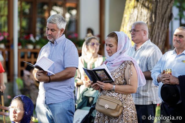(Foto) Prohodul Maicii Domnului la Mănăstirea Văratec