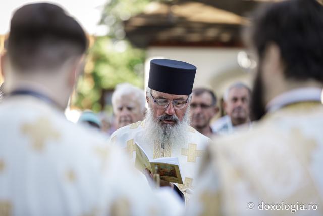 (Foto) Prohodul Maicii Domnului la Mănăstirea Văratec