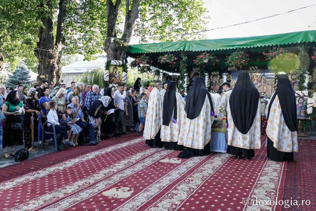 (Foto) Prohodul Maicii Domnului la Mănăstirea Văratec