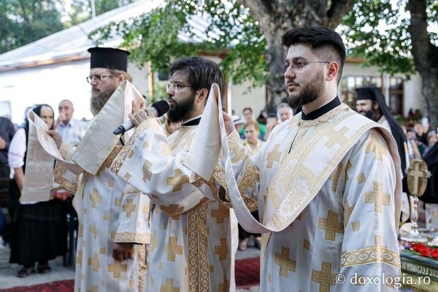 (Foto) Prohodul Maicii Domnului la Mănăstirea Văratec
