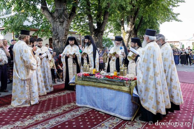 (Foto) Prohodul Maicii Domnului la Mănăstirea Văratec