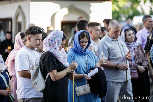 (Foto) Prohodul Maicii Domnului la Mănăstirea Văratec
