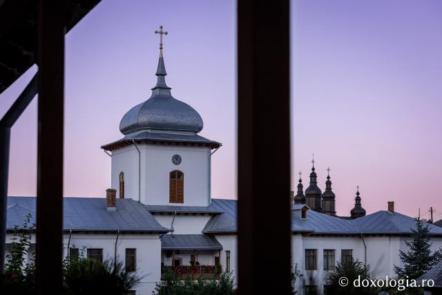 (Foto) Prohodul Maicii Domnului la Mănăstirea Văratec