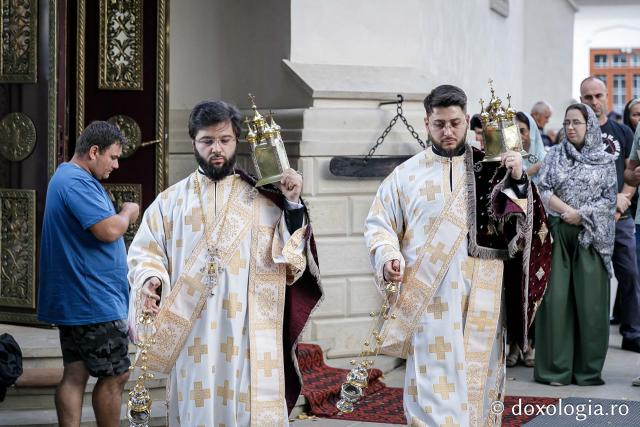 (Foto) Prohodul Maicii Domnului la Mănăstirea Văratec