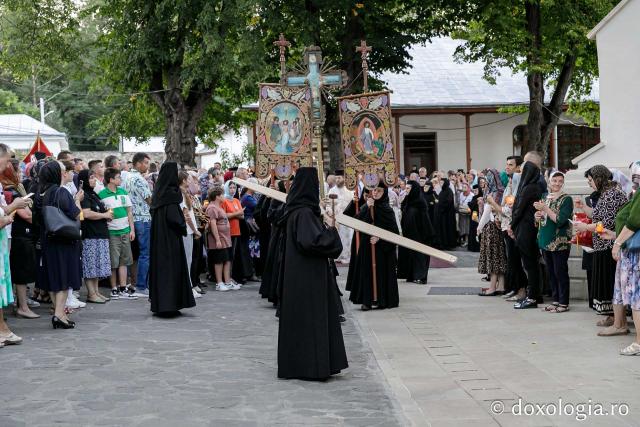 (Foto) Prohodul Maicii Domnului la Mănăstirea Văratec