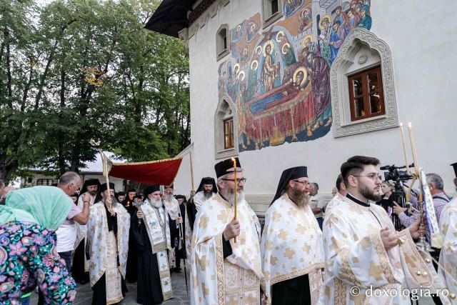 (Foto) Prohodul Maicii Domnului la Mănăstirea Văratec