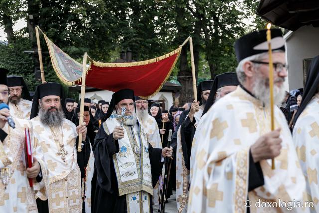 (Foto) Prohodul Maicii Domnului la Mănăstirea Văratec