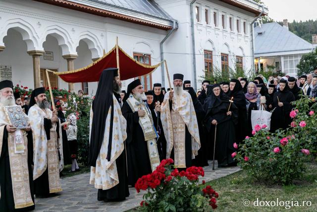(Foto) Prohodul Maicii Domnului la Mănăstirea Văratec