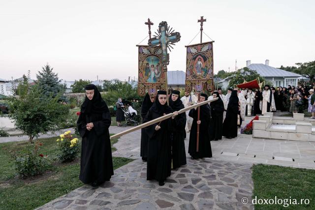 (Foto) Prohodul Maicii Domnului la Mănăstirea Văratec