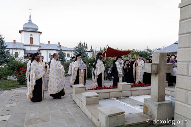 (Foto) Prohodul Maicii Domnului la Mănăstirea Văratec