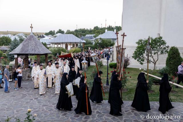 (Foto) Prohodul Maicii Domnului la Mănăstirea Văratec