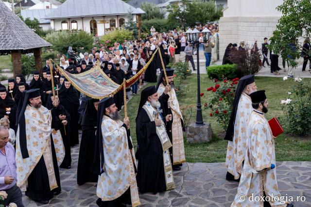 (Foto) Prohodul Maicii Domnului la Mănăstirea Văratec