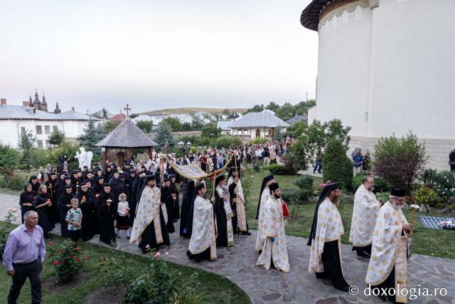(Foto) Prohodul Maicii Domnului la Mănăstirea Văratec
