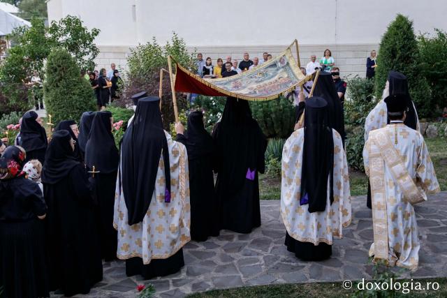 (Foto) Prohodul Maicii Domnului la Mănăstirea Văratec