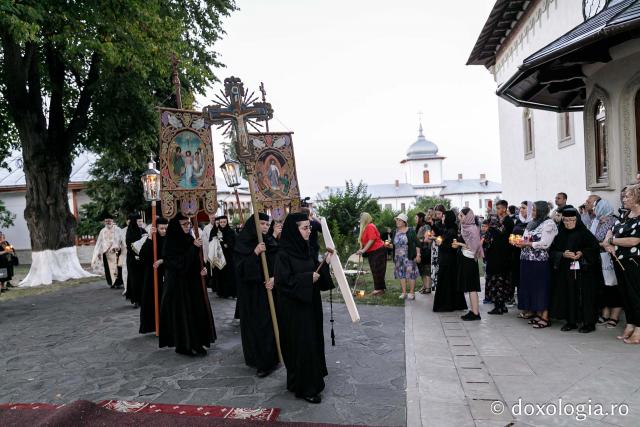 (Foto) Prohodul Maicii Domnului la Mănăstirea Văratec
