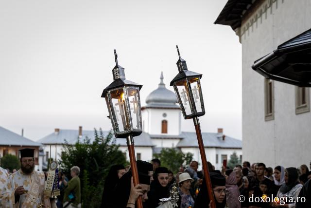 (Foto) Prohodul Maicii Domnului la Mănăstirea Văratec