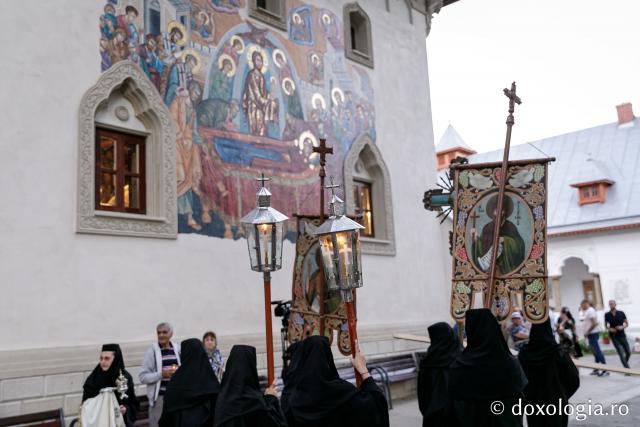 (Foto) Prohodul Maicii Domnului la Mănăstirea Văratec