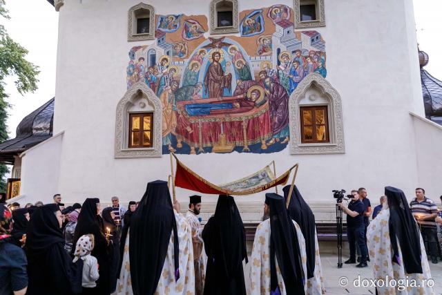 (Foto) Prohodul Maicii Domnului la Mănăstirea Văratec