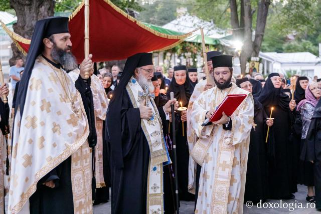 (Foto) Prohodul Maicii Domnului la Mănăstirea Văratec