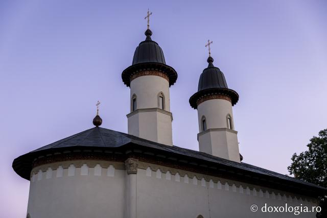 (Foto) Prohodul Maicii Domnului la Mănăstirea Văratec