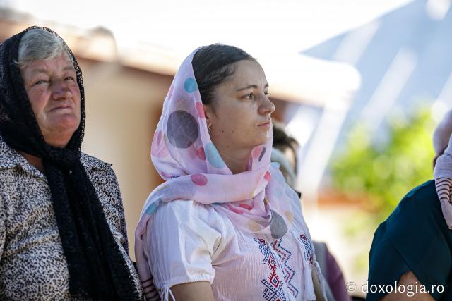 (Foto) Sub ocrotirea Maicii Domnului: Sobor de ierarhi și popor credincios la hramul Mănăstirii Văratec