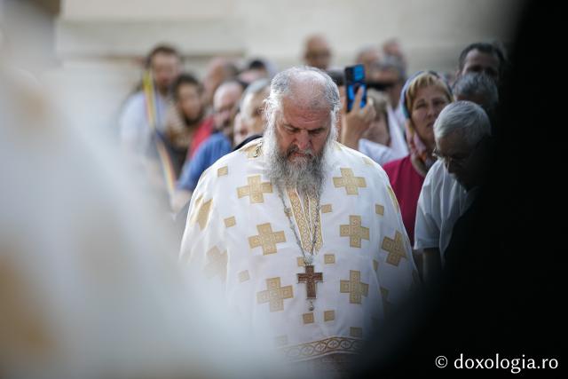 (Foto) Sub ocrotirea Maicii Domnului: Sobor de ierarhi și popor credincios la hramul Mănăstirii Văratec