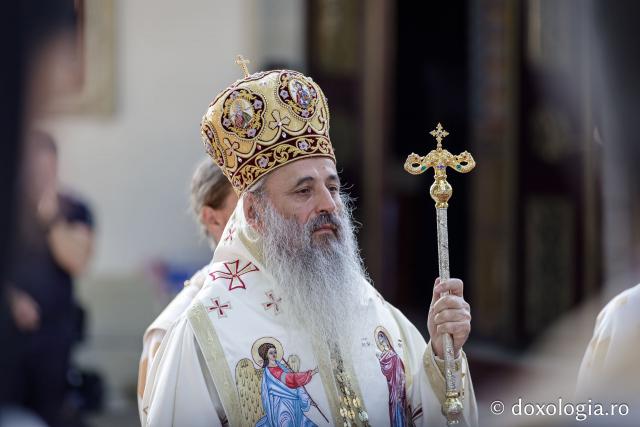 (Foto) Sub ocrotirea Maicii Domnului: Sobor de ierarhi și popor credincios la hramul Mănăstirii Văratec
