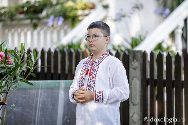 (Foto) Sub ocrotirea Maicii Domnului: Sobor de ierarhi și popor credincios la hramul Mănăstirii Văratec