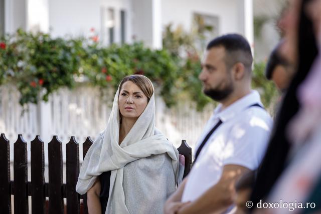 (Foto) Sub ocrotirea Maicii Domnului: Sobor de ierarhi și popor credincios la hramul Mănăstirii Văratec